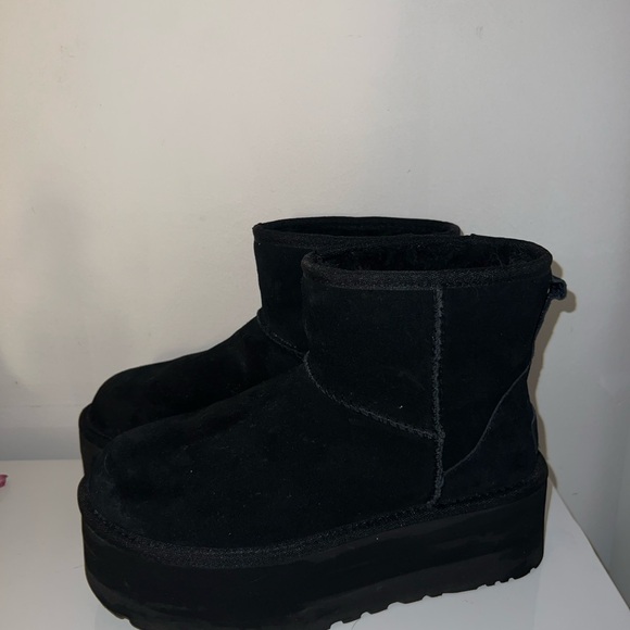 UGG classic mini platform boots - Picture 4 of 6